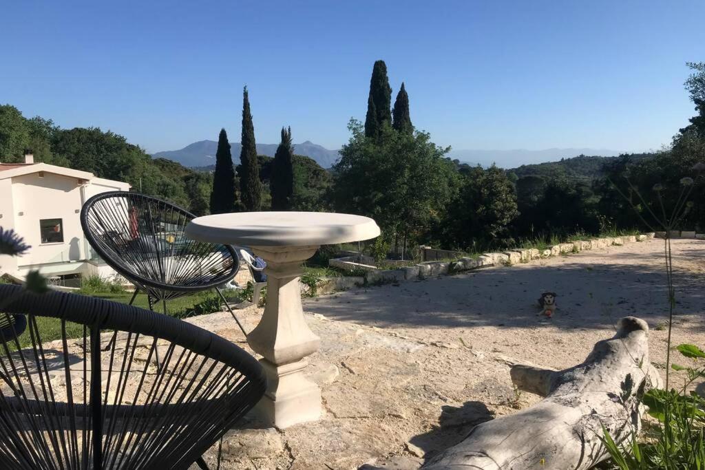 Coco , Un Lieu Convivial Ou Se Ressourcer. Villa Kalafationes